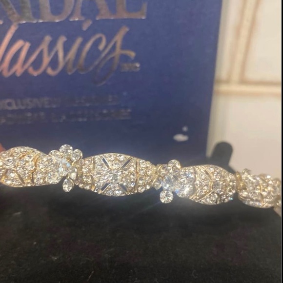 Bridal Classics Head Piece - Picture 3 of 4